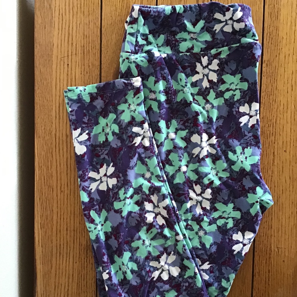 LuLaRoe Tall & Curvy Leggings